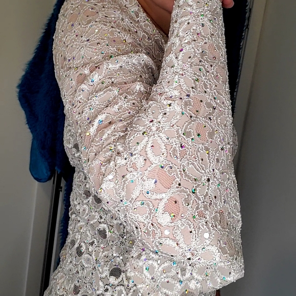 Beige Floral Lace Sequin Party Shirt with Belle Sleeves Sz. Lrg - Picture 4 of 11